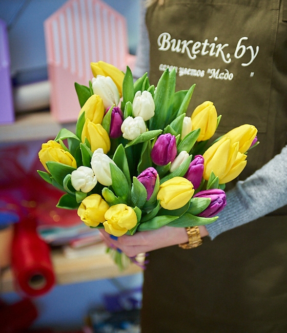 Букет из трех цветов тюльпанов 25шт