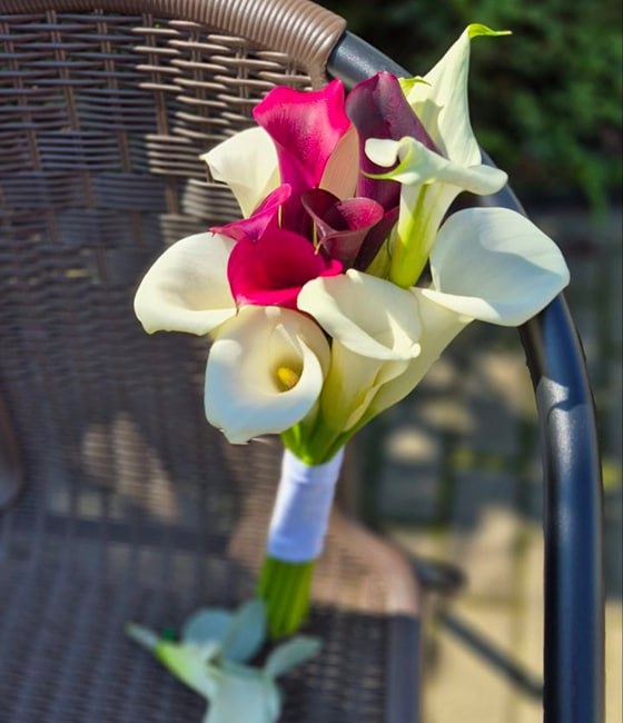 Стильный букет невесты из 2х  оттенков Калл